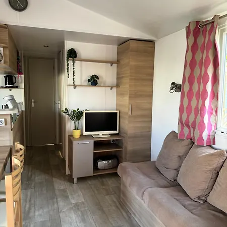 Mobilhome Luminosa*** مكان تخييم